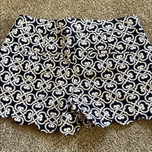 Crown and ivy navy and White Bermuda Shorts Geometric Pattern scalloped hem 6 - Picture 4 of 4